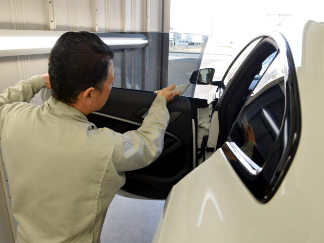 サンシェード風セミスモークフィルム 18クラウン5% フィルム風